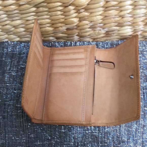 Coach tan logo trifold wallet - Picture 3 of 5